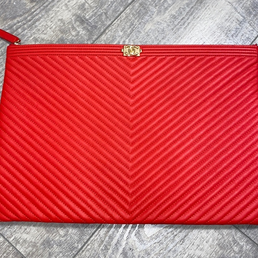 Red chanel envelope